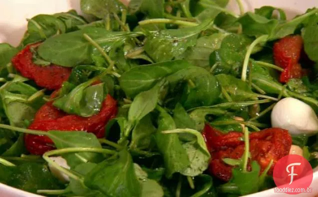 Salada de tomate, rúcula e mussarela torrada