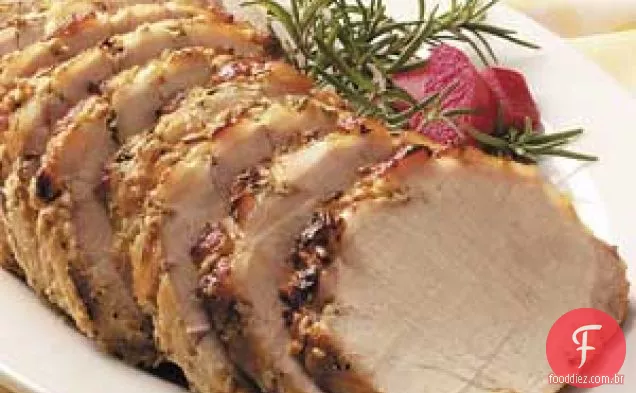 Carne de porco esfregada em Dijon com molho de ruibarbo