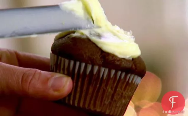 Cupcakes de gengibre com cobertura de laranja
