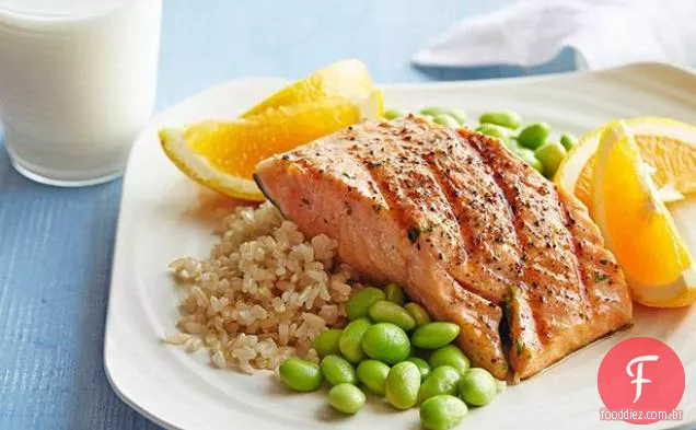 Mel soja salmão grelhado com Edamame e arroz integral