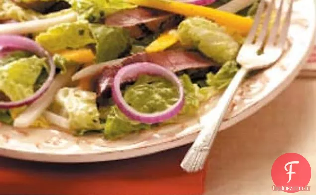 Salada de bife grelhado com fruta
