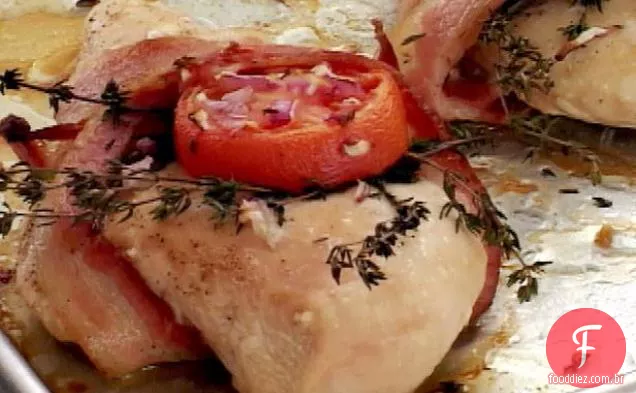 Frango com Bacon, tomate e tomilho