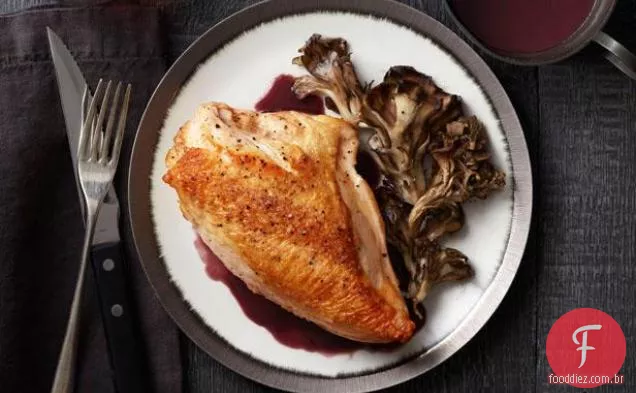 Frango assado e cogumelos com molho de Vinho Tinto