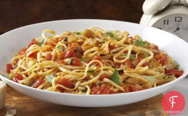 Linguine com alcachofra-molho de tomate