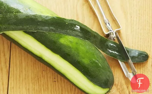 Macarrão de estilo coreano em caldo de feijão fresco