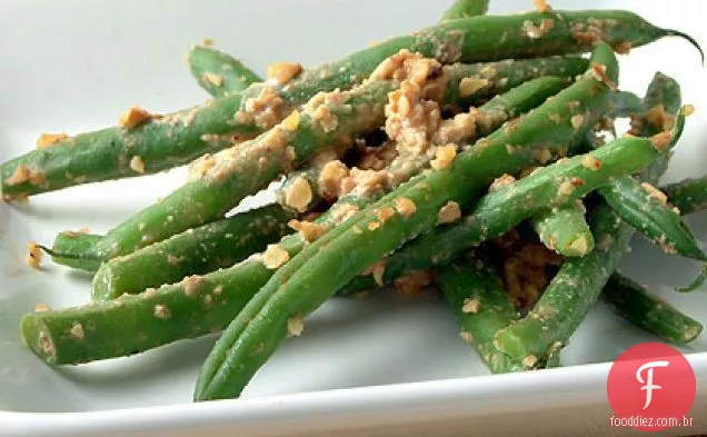Feijão verde jogado com molho de noz-Miso