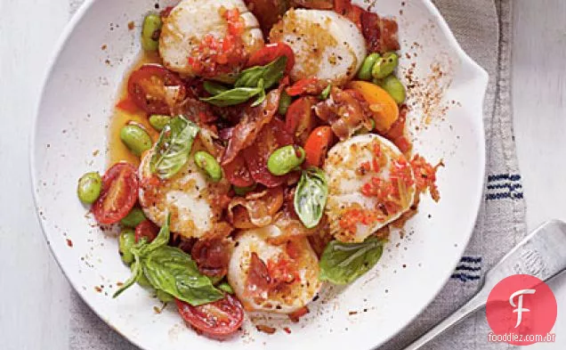 Frigideira de Vieira com Bacon, Edamame, manjericão e grãos cremosos