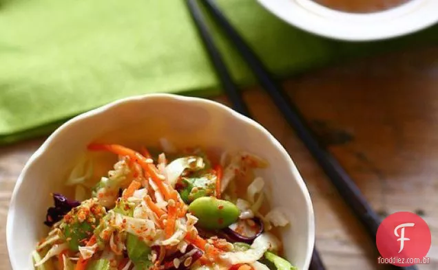 Slaw asiático (com molho picante de gergelim de soja)
