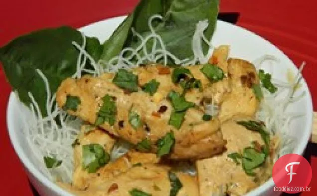 Frango ao estilo tailandês com Noodles