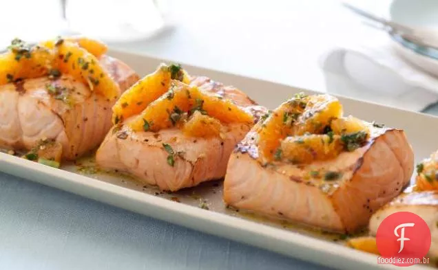 Salmão grelhado com salsa verde Cítrica