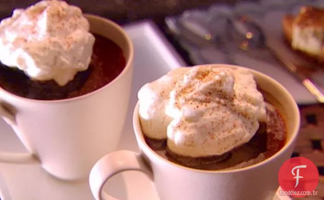 Americano temperado com chantilly de canela