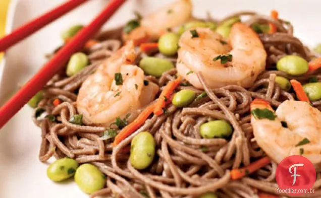 Salada de macarrão Soba com vinagrete cítrico