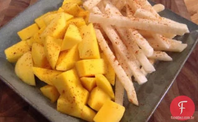 Esfregar picante com legumes e frutas