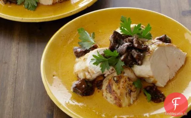 Peitos de frango grelhados com vinagrete de cogumelos Shiitake