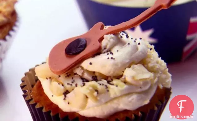 Bolo de Banana com cobertura de macadâmia de Chocolate branco