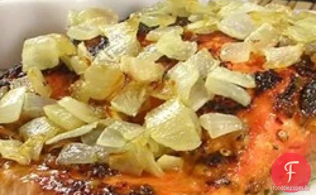 Salmão picante com cebola caramelizada