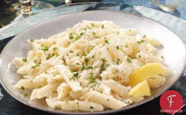 Penne de limão e alho com caranguejo