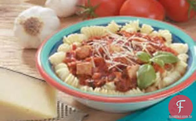 Espirais De Frango Com Tomate E Manjericão