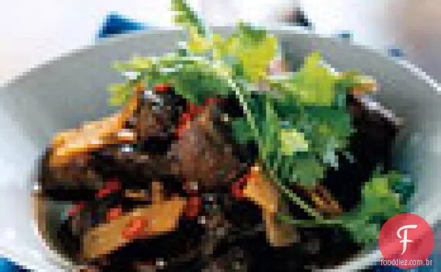 Carne de porco assada em molho de soja escuro