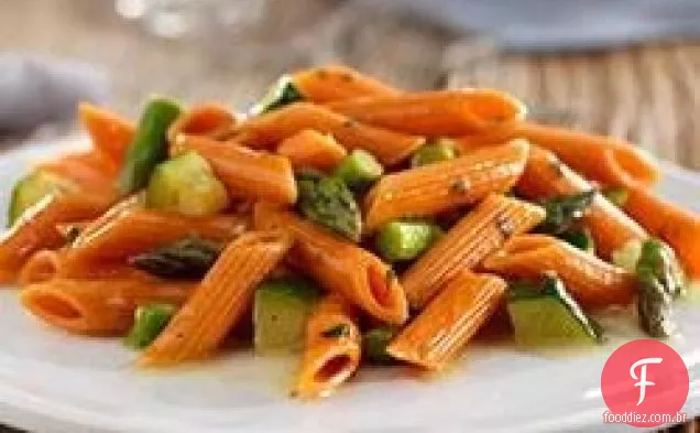 Penne com abobrinha, aspargos e queijo Parmigiano Reggiano