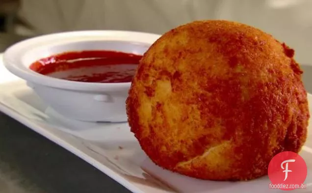 Papa Rellena con Salsa Ranchera (Batata Recheada com molho crioulo picante)