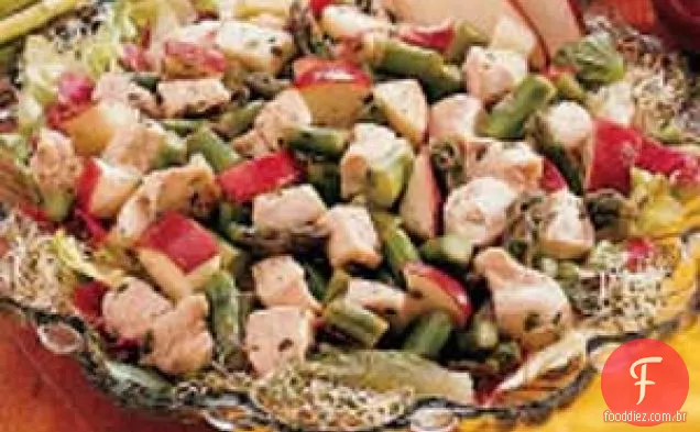 Salada de aspargos, maçã e frango