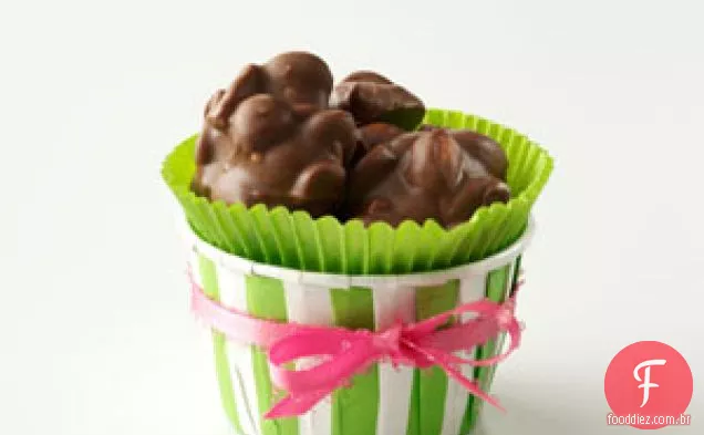 Clusters De Amendoim De Chocolate Com Nozes