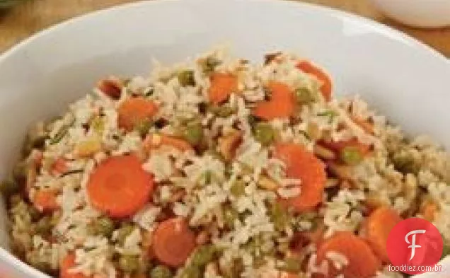 Pilaf vegetariano com pinhões