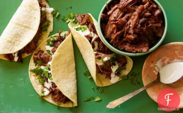 Tacos de costela curtos, doces e picantes