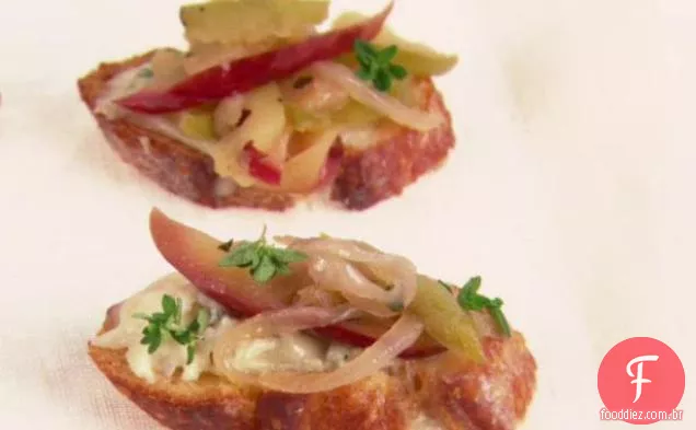 Maçã e cebola Confit Crostini