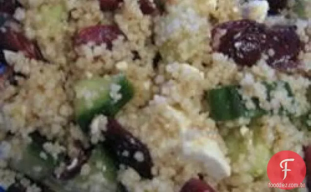 Salada de cuscuz, arando e queijo Feta