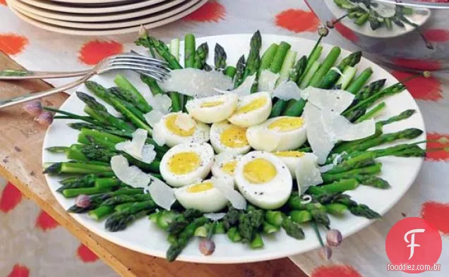 Espargos Trufados Com Parmesão E Ovos