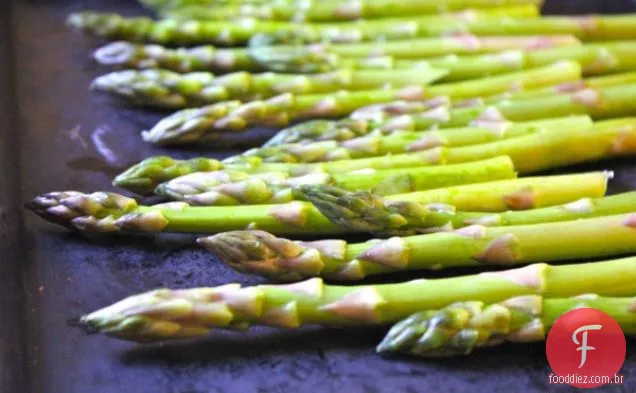Receita de espargos à frente