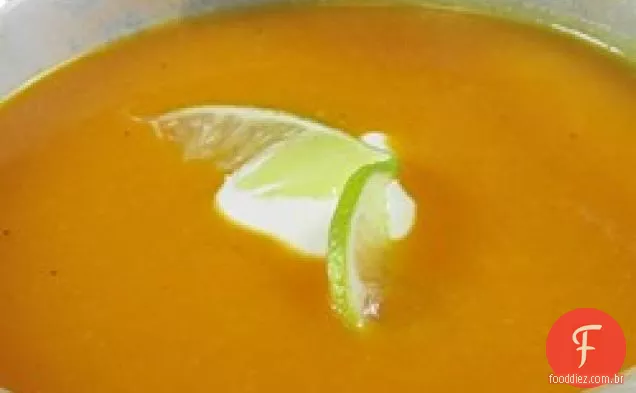 Sopa de abóbora ao curry com creme de limão