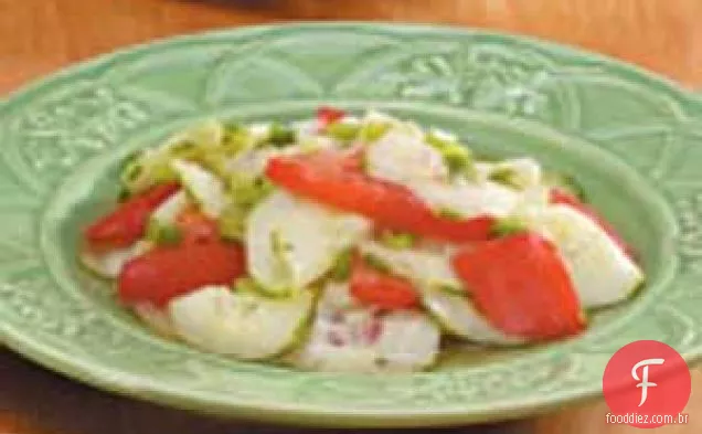 Salada de pepino, tomate e cebola verde