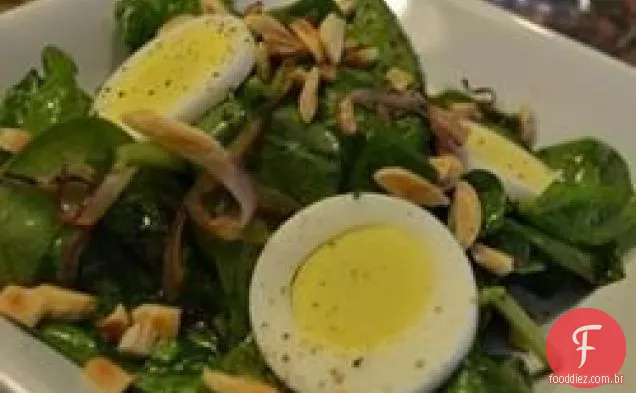 Salada de espinafres e amêndoas murchas
