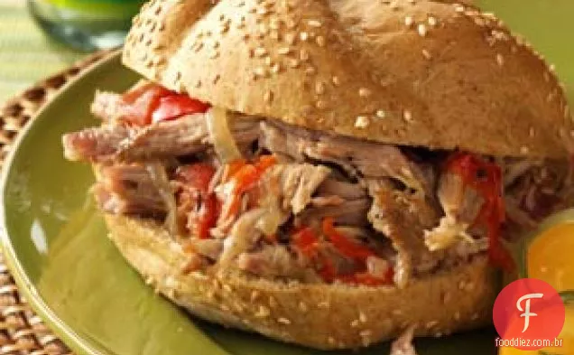Sanduíches Italianos De Carne De Porco Desfiada