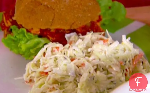Salada de repolho clássica com cominho