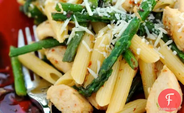 Aleppo Pimenta Frango, Espargos E Macarrão Penne