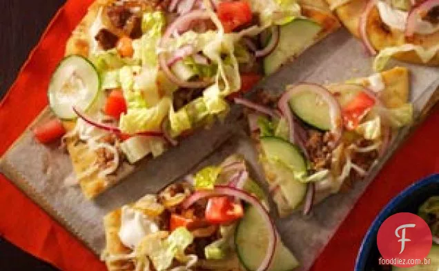 Pizzas De Pão Achatado Com Cobertura De Salada