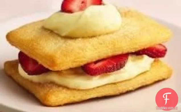 Napoleões crescentes com morangos