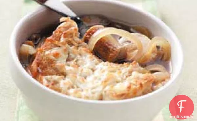 Sopa de cebola com salsicha