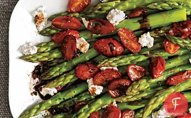 Espargos com tomates balsâmicos
