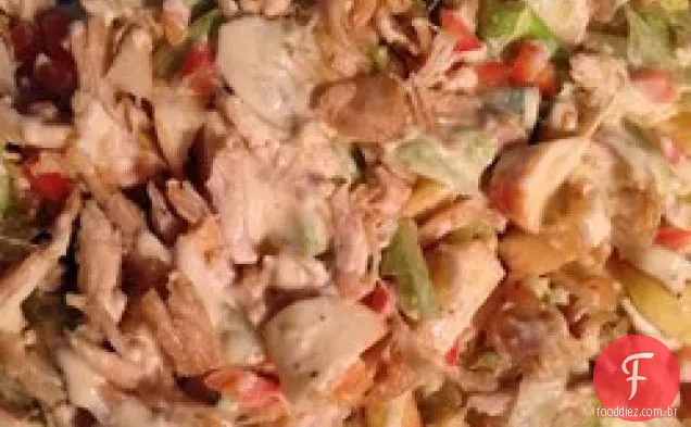 Salada de frango com Bacon, alface e tomate