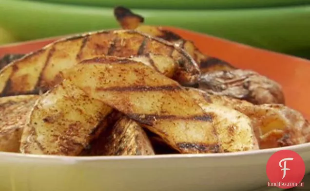 Grelhado Yukon Gold steak Fries com molho de queijo do Chile