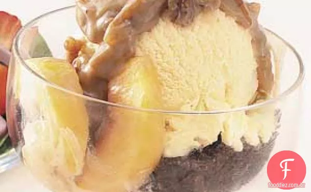 Sundaes De Brownie De Praliné-Pêssego