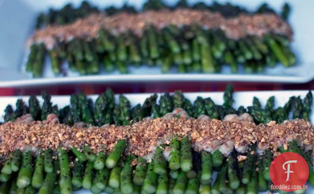 Espargos Grelhados Com Aioli De Avelã E Xarope De Pinot Noir