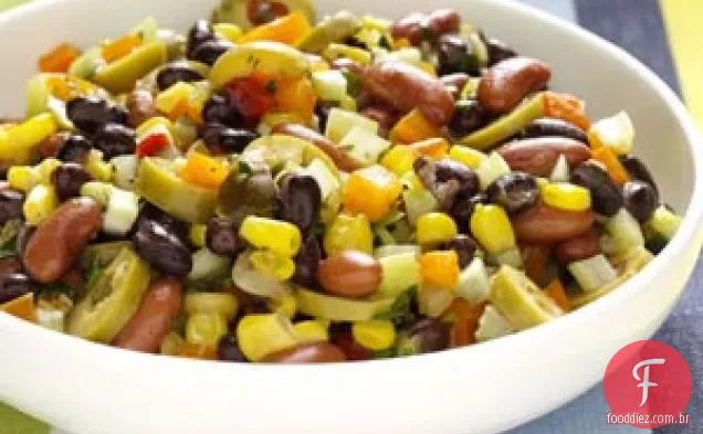 Salada colorida de milho e feijão