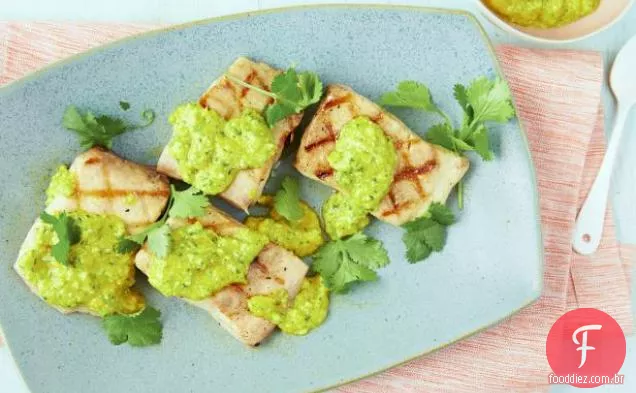 Mahi Mahi grelhado com pimentão amarelo-pesto de coentro