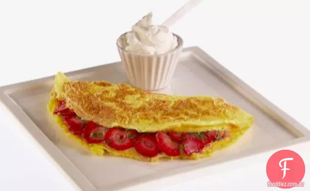 Omelete com morangos